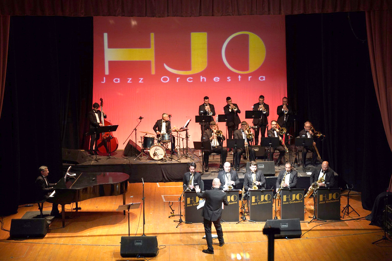 Per la Festa degli innamorati  la HJO Jazz Orchestra guest Anita Vitale  portano in scena “Love songs “