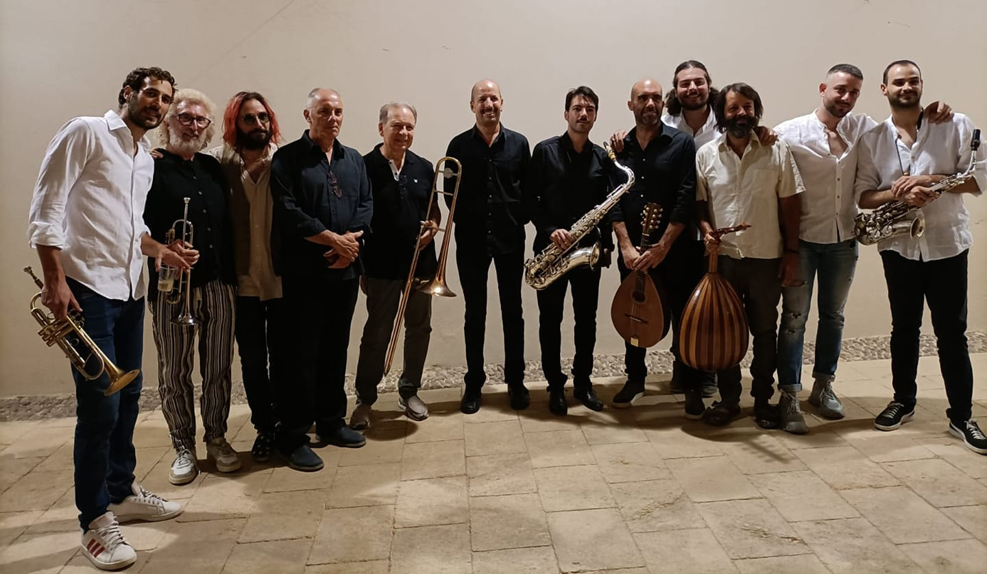 Alkantara Off, folk, radici etniche e jazz si incontrano con la Monk Etnojazz Orkestra