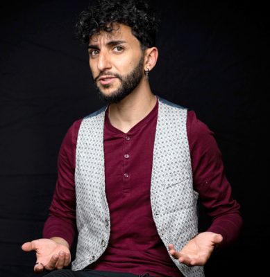 Con “Né ricco né bono” al “Palermo Non Scema Festival” arriva la comicità dirompente di Simone Riccobono
