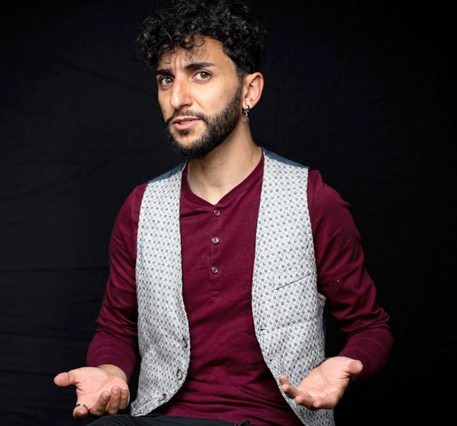 Con “Né ricco né bono” al “Palermo Non Scema Festival” arriva la comicità dirompente di Simone Riccobono