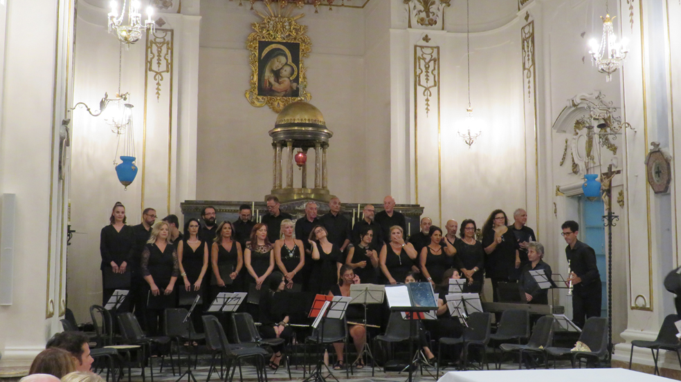 Al Festival Sacre Armonie il Coro della Camerata Polifonica Siciliana esegue le Lodi al Creatore di André Gouzes