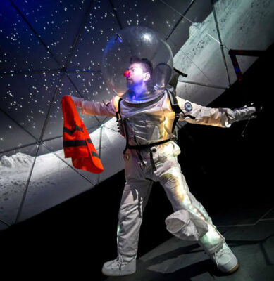 Circo e nuovo pop da Zō col folle viaggio tra le galassie di “Juri il cosmonauta” e le fragili emozioni di Koko Moon
