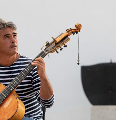 “Chalermo evolution” e “Raizes”, a Catania Paolo Angeli e la sua chitarra sarda preparata si fanno in due