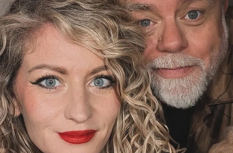 Ernestomaria Ponte e Clelia Cucco debuttano all’Agricantus in “Tutta colpa del poliamore”